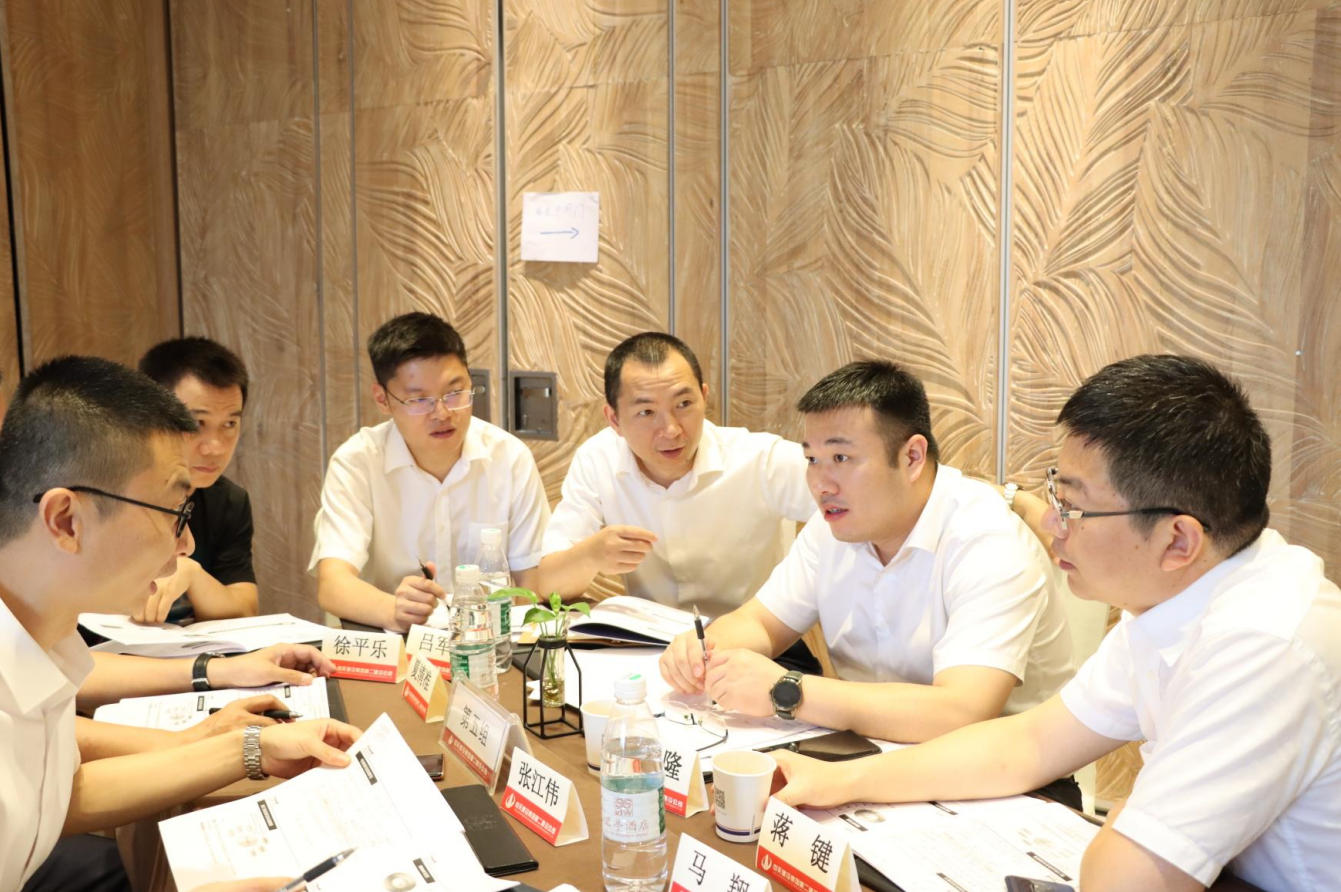 2021年6月25日-26日，豪运国际二建组织开展了2021年中高层主管执行力培训。本次培训特邀清华、北大、上海交大总裁班讲师，中国企业家协会特聘高级讲师许晋老师进行授课。